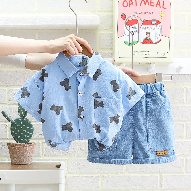 Conjunto de camisa infantil con osito pequeño