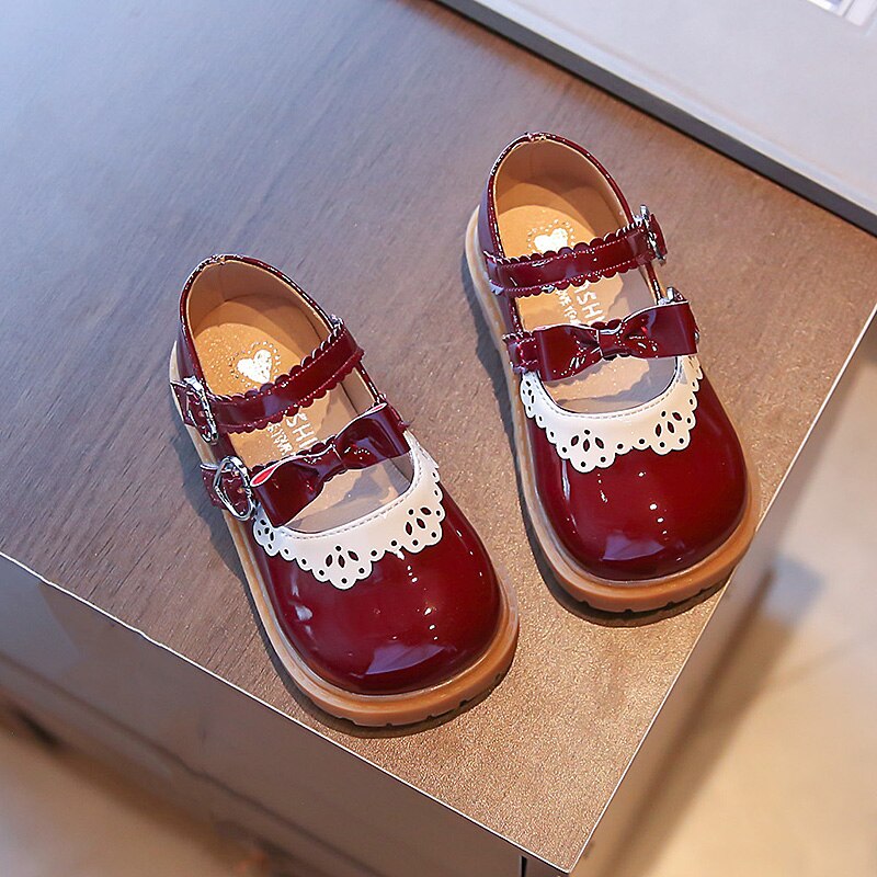 Barniz para zapatos lindos para niños