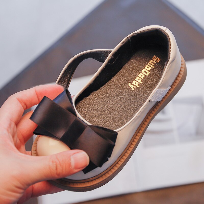 Zapatos de barniz de encaje de lujo