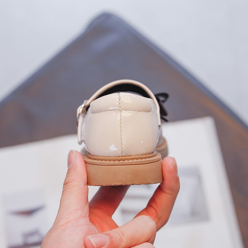 Zapatos de barniz de encaje de lujo