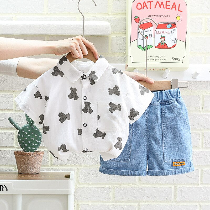 Conjunto de camisa infantil con osito pequeño
