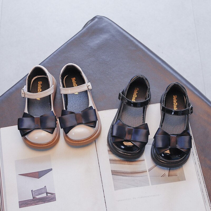 Zapatos de barniz de encaje de lujo