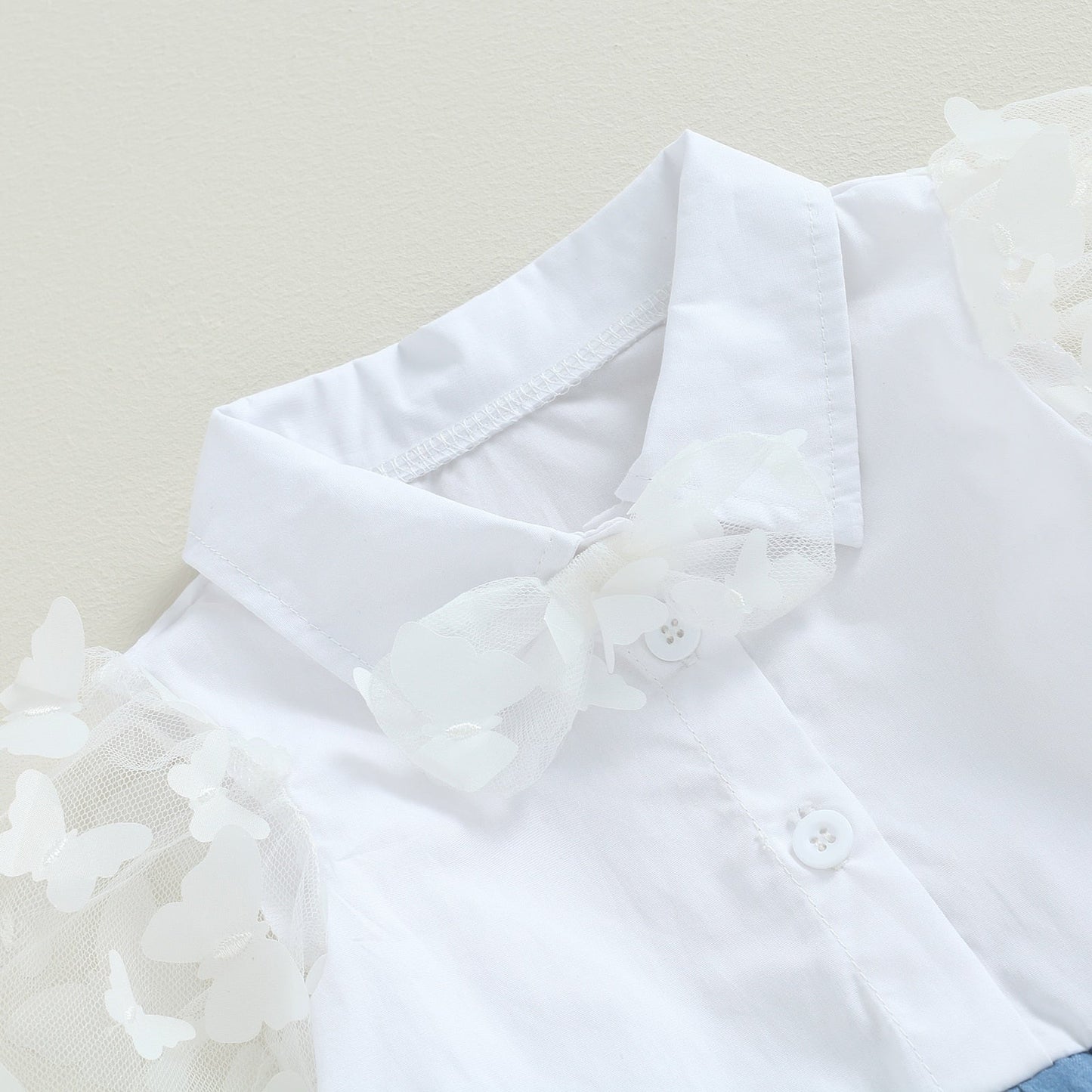 Vestido transparente con solapa y manga larga con estampado de mariposas