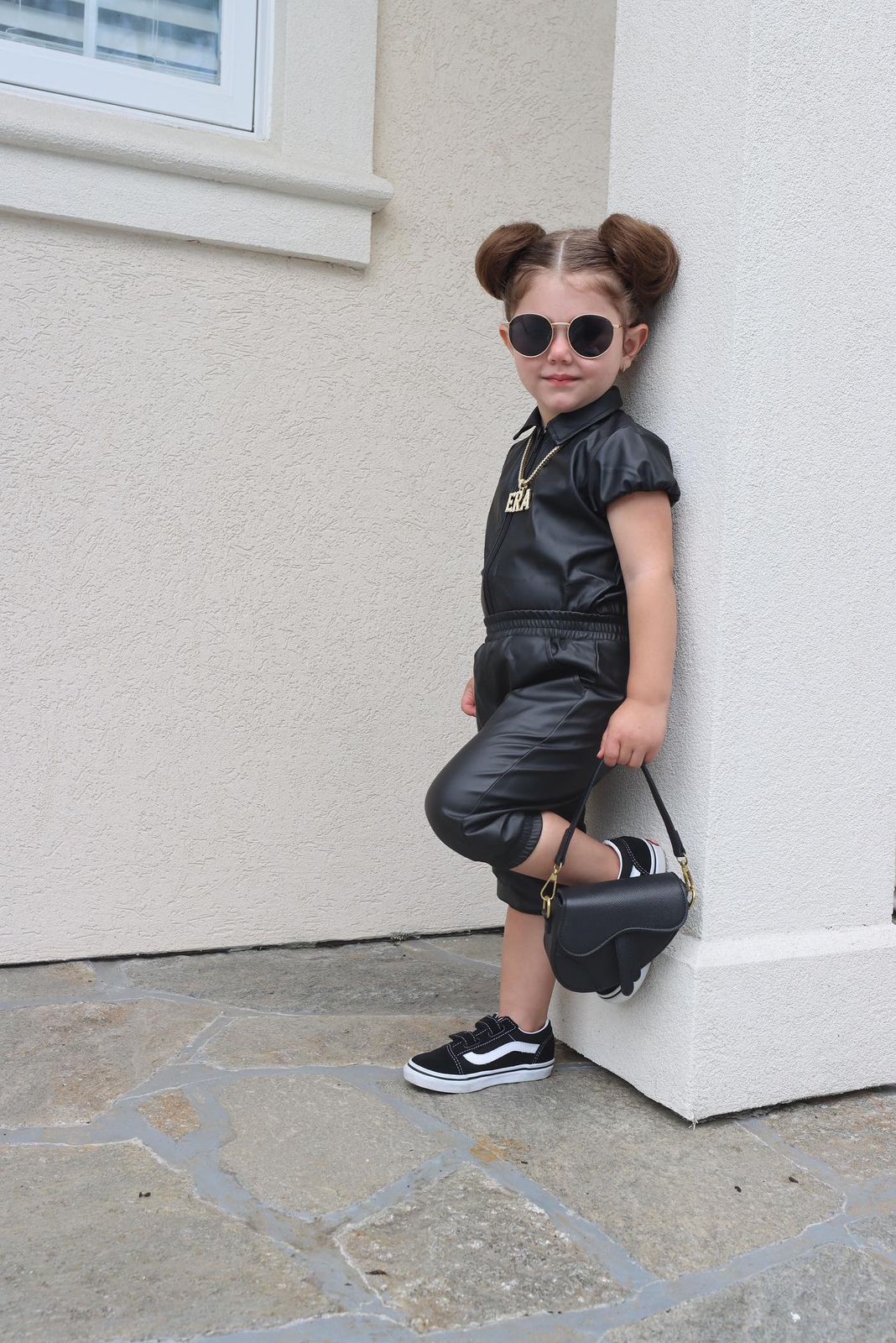 Conjunto de tops de cuero con cremallera y cuello vuelto de manga corta negros