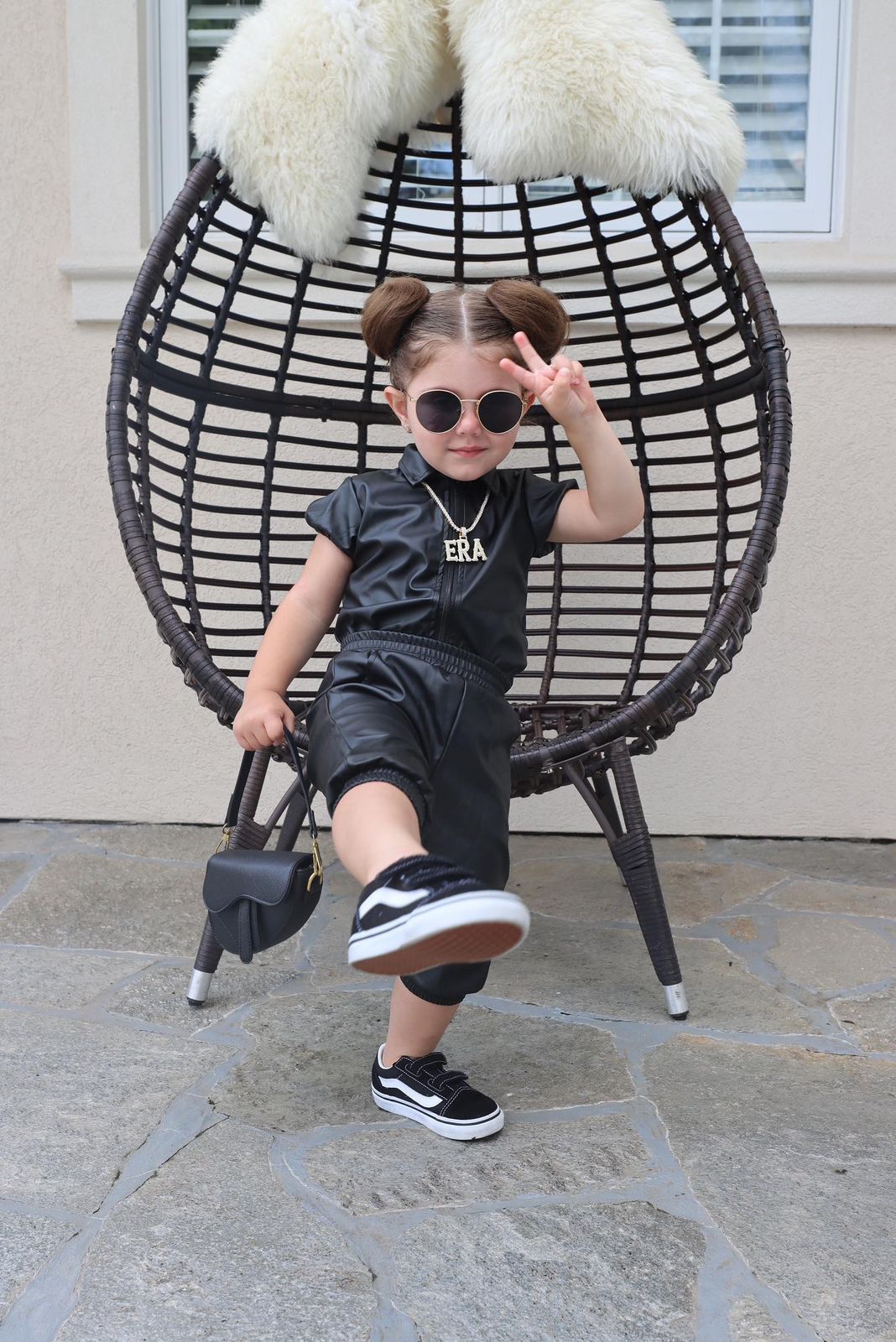 Conjunto de tops de cuero con cremallera y cuello vuelto de manga corta negros