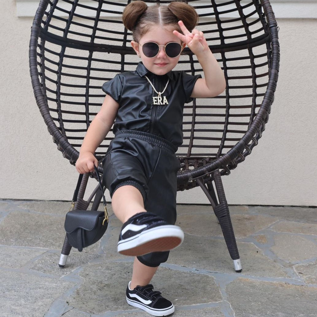 Conjunto de tops de cuero con cremallera y cuello vuelto de manga corta negros