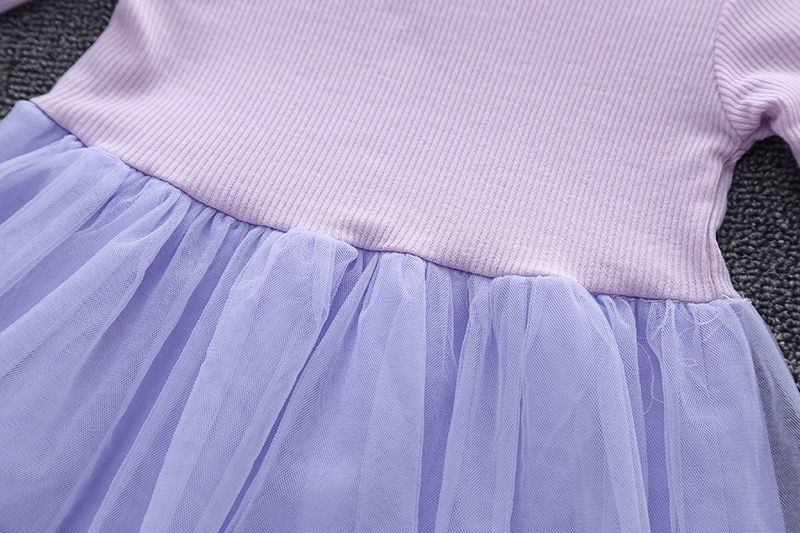 Vestido tul color y chaqueta cereza