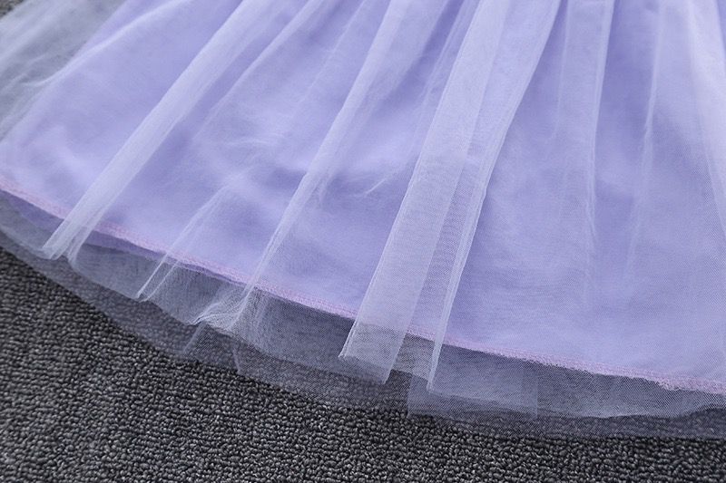 Vestido tul color y chaqueta cereza