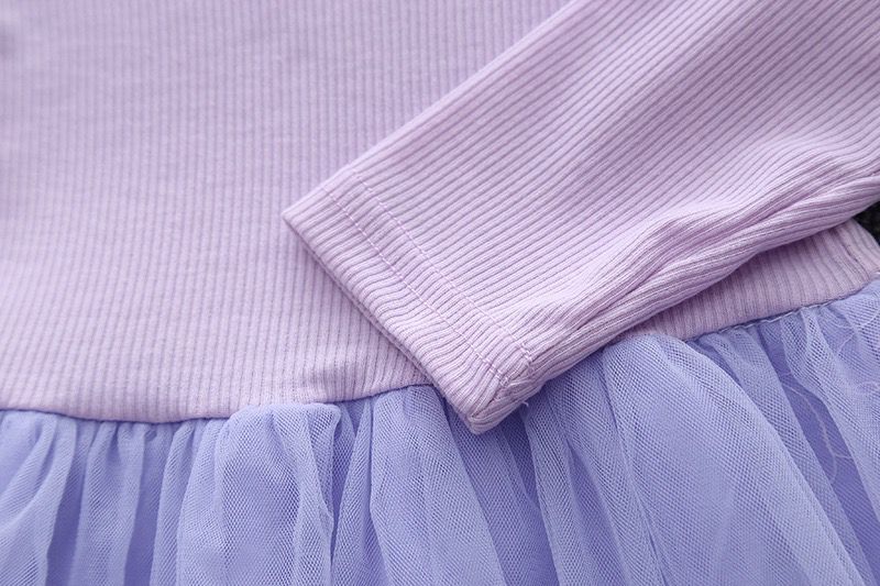 Vestido tul color y chaqueta cereza