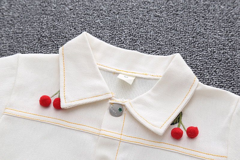 Vestido tul color y chaqueta cereza