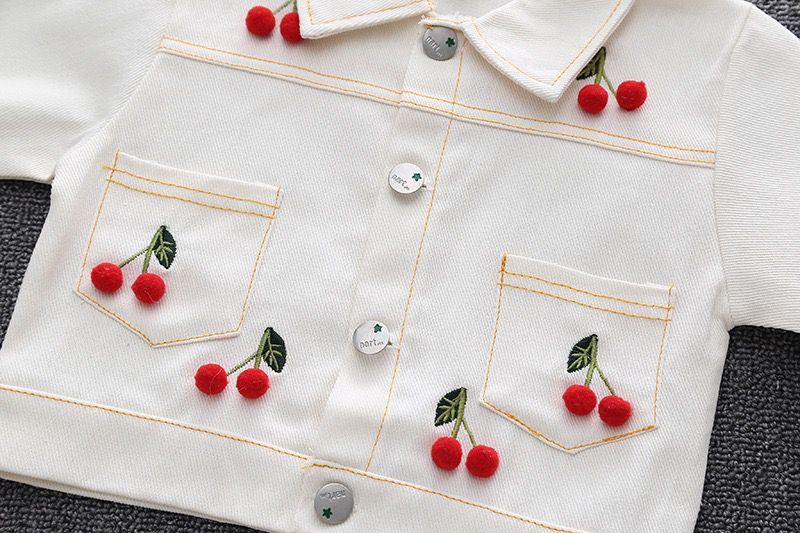 Vestido tul color y chaqueta cereza