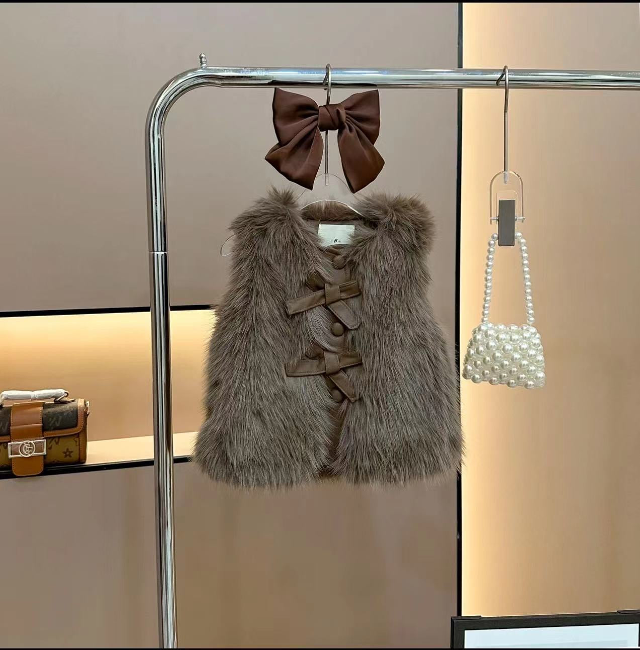 Conjunto Infantil Mujer Chaleco Pelinhos