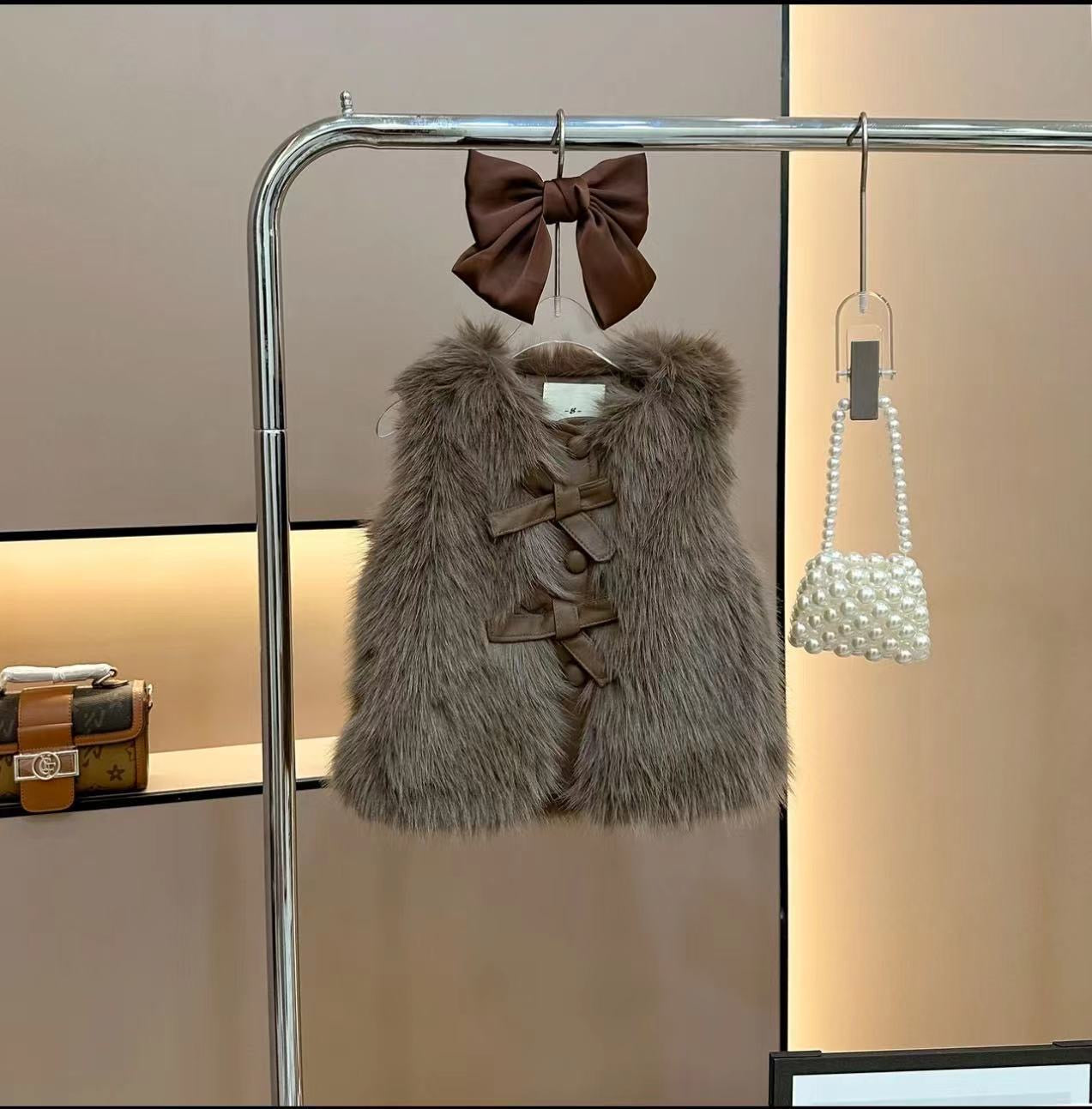 Conjunto Infantil Mujer Chaleco Pelinhos