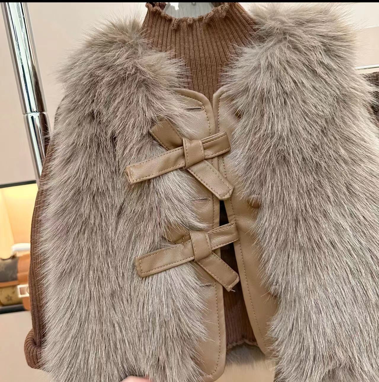 Conjunto Infantil Mujer Chaleco Pelinhos