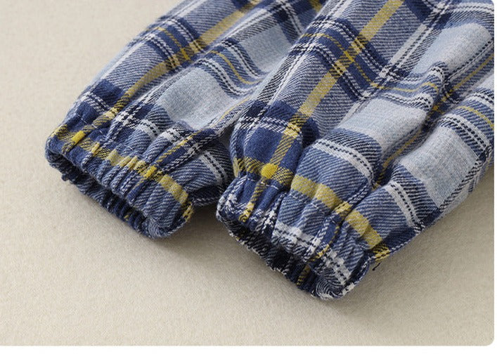 Mono infantil a cuadros con osito de peluche