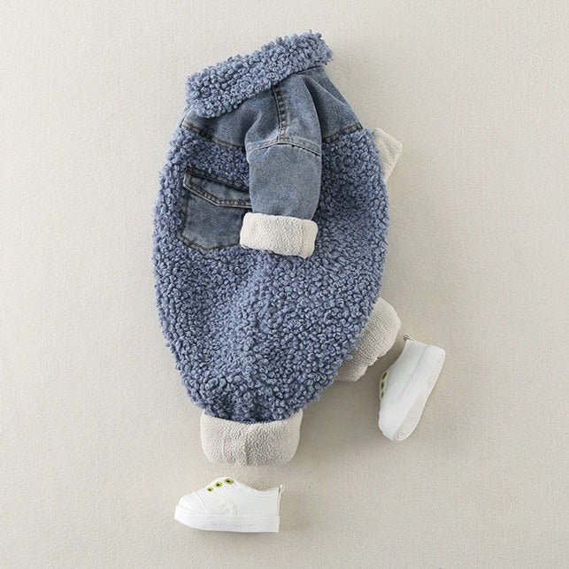 Mono vaquero peludo para niños.