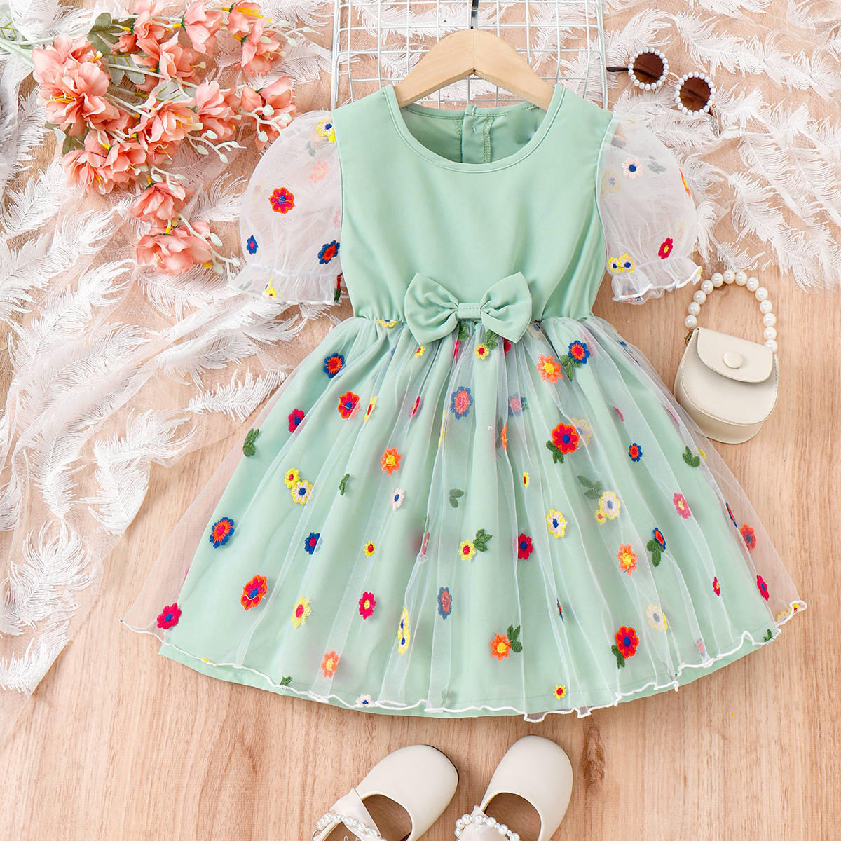 Vestido infantil con lazo de flores