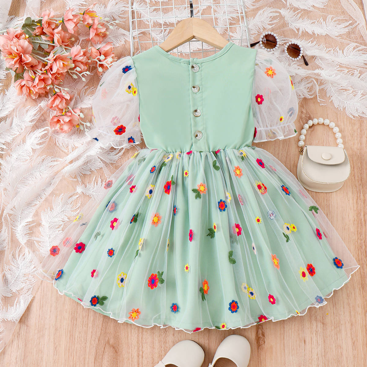 Vestido infantil con lazo de flores