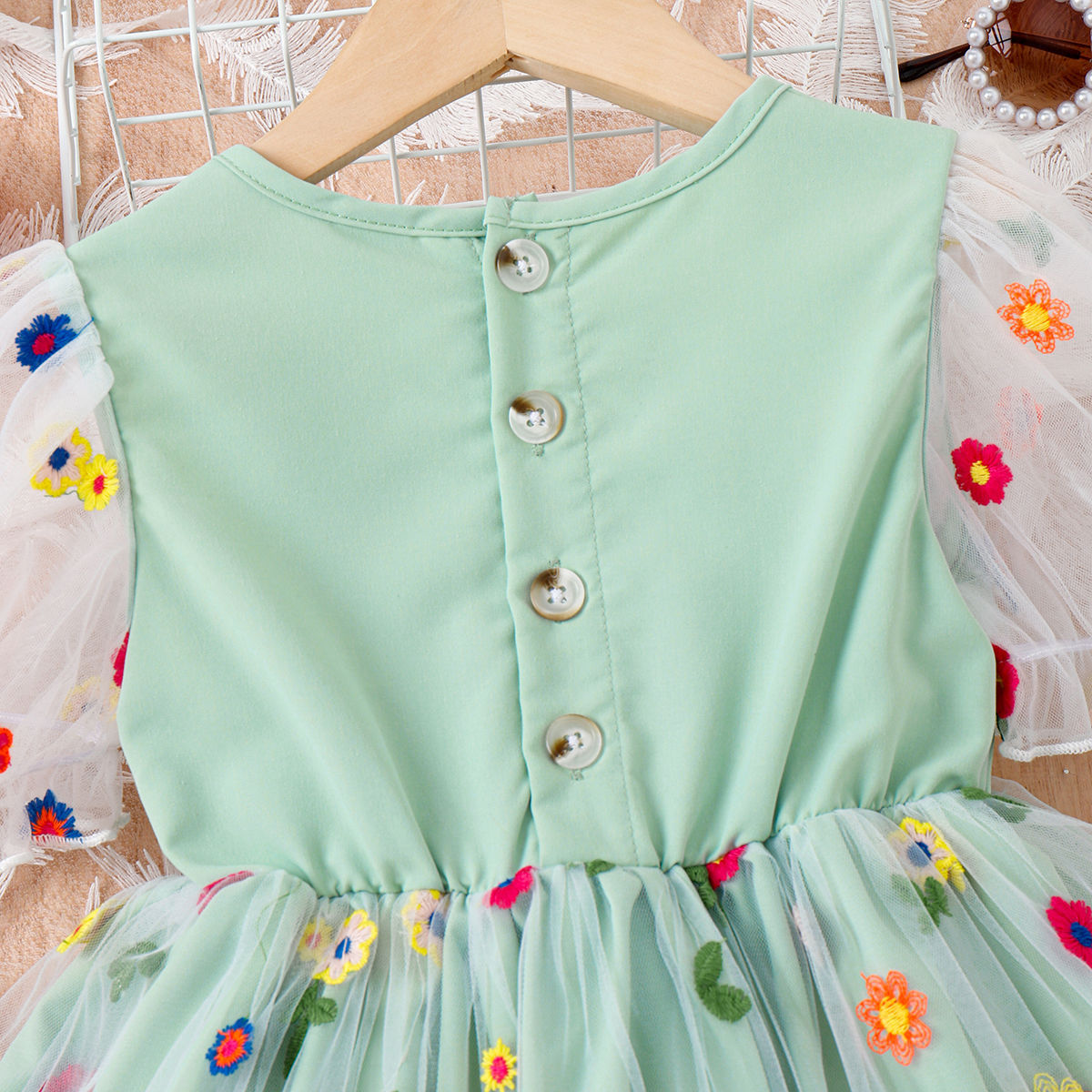 Vestido infantil con lazo de flores