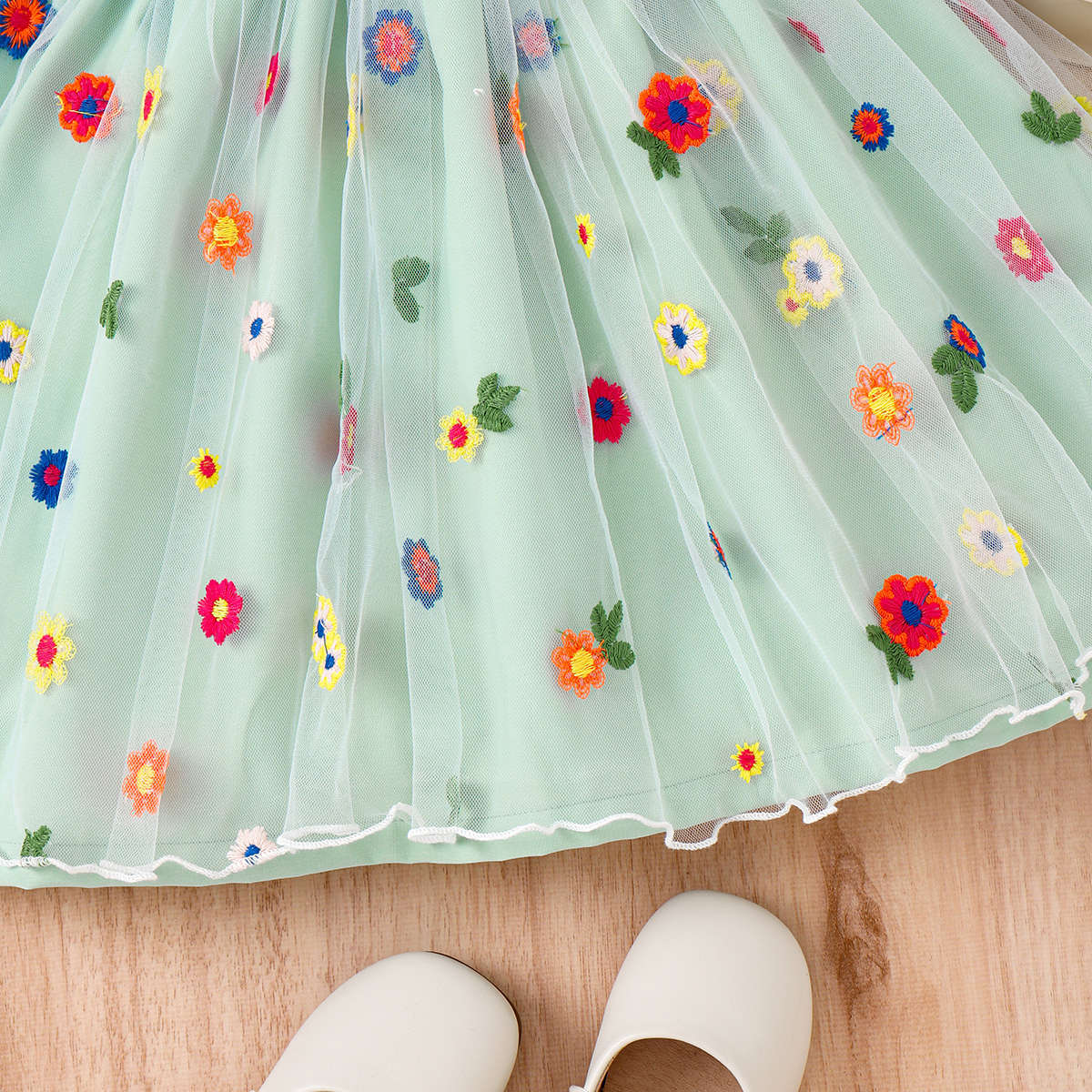 Vestido infantil con lazo de flores