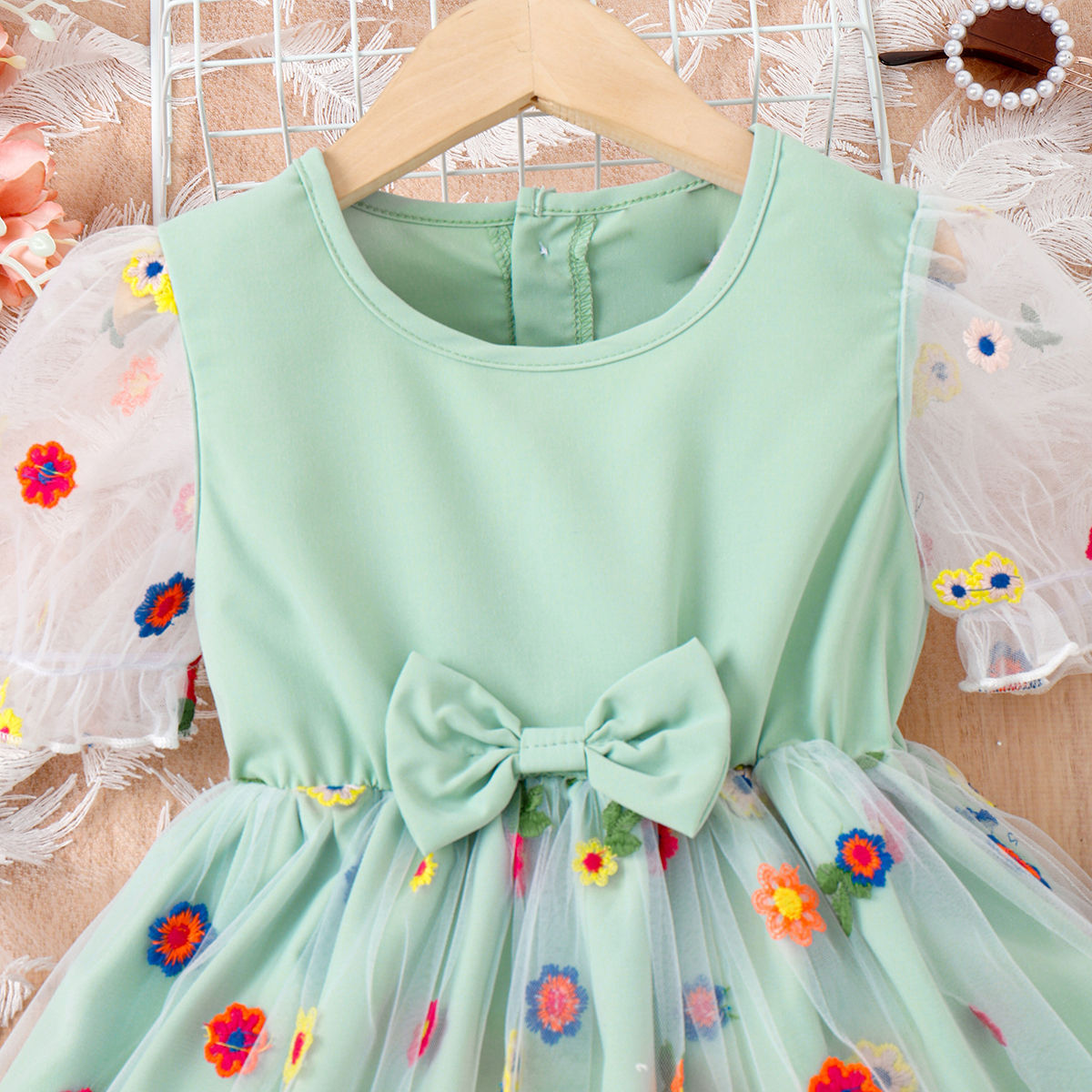 Vestido infantil con lazo de flores