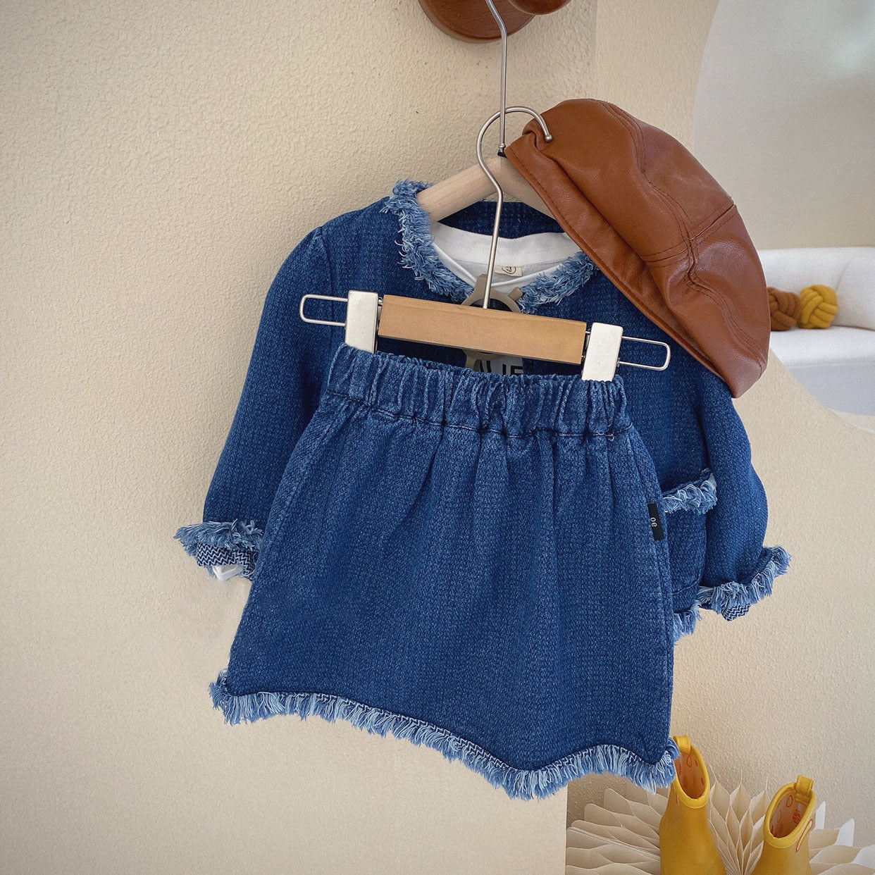 Conjunto de jeans deshilachados para niños