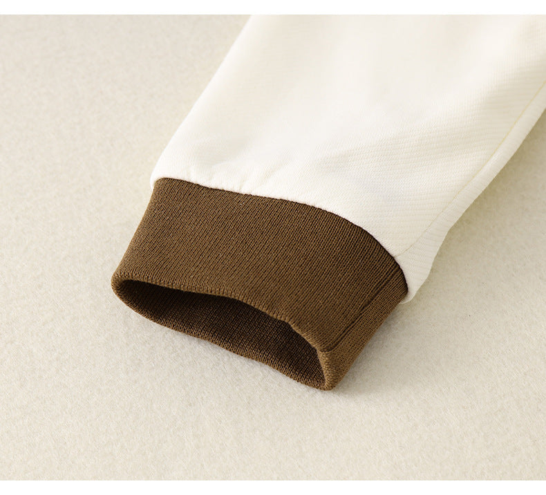 Mono infantil con cuello de osito de peluche