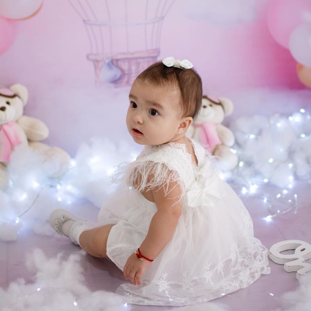 Vestido Infantil Encaje y Plumas