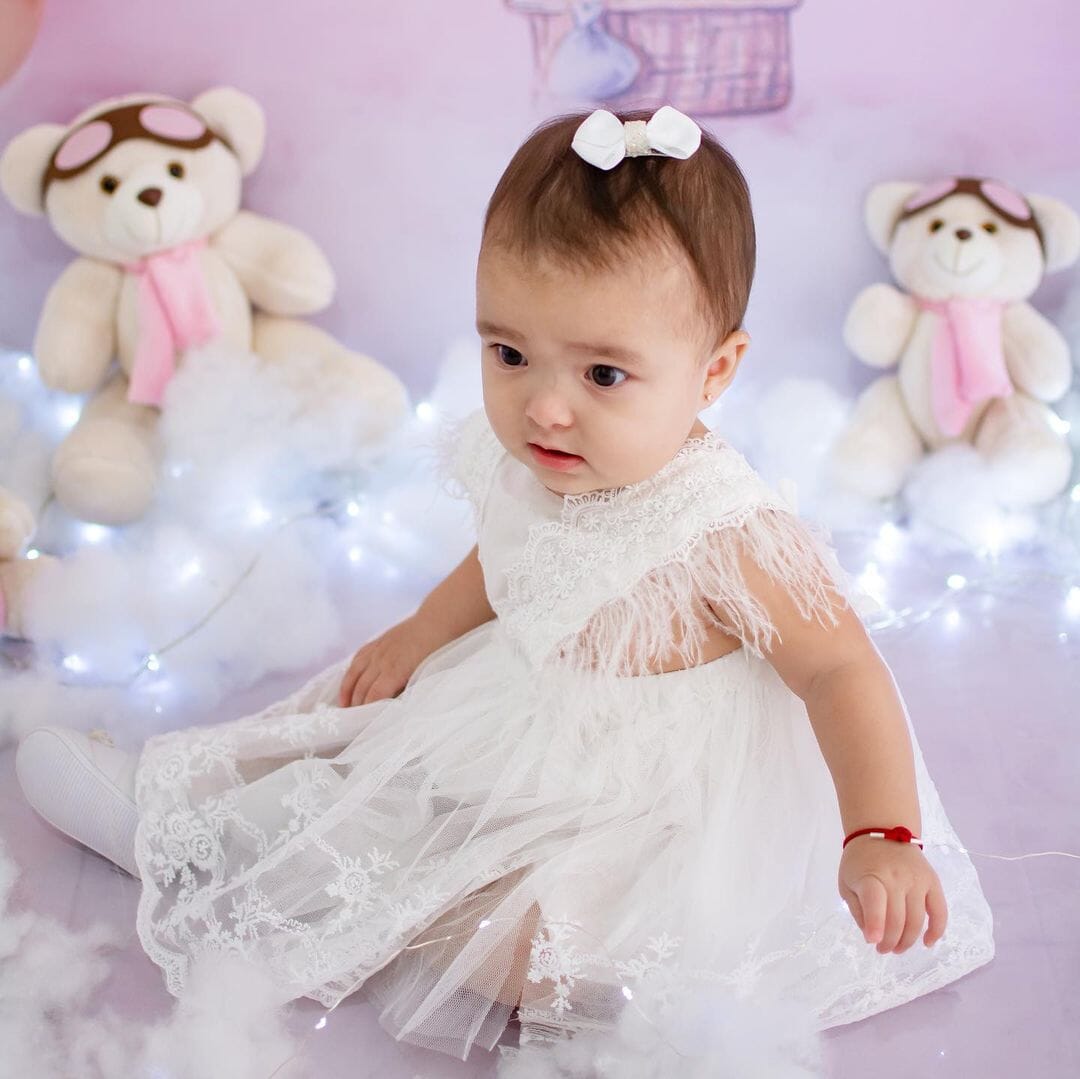 Vestido Infantil Encaje y Plumas