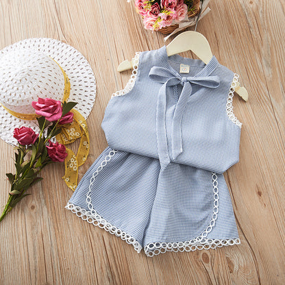 Conjunto infantil de verano con lazo.