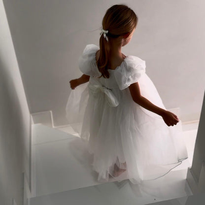 Vestido Infantil Blanco con Volantes y Perlas