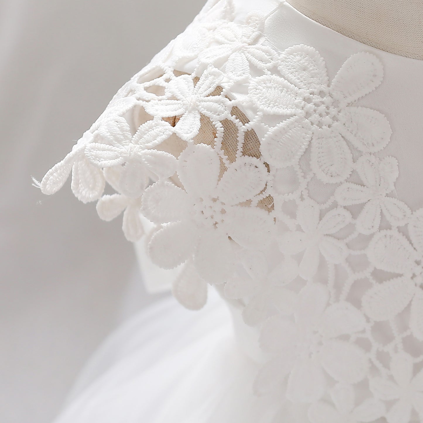 Vestido Infantil Flores Bordadas