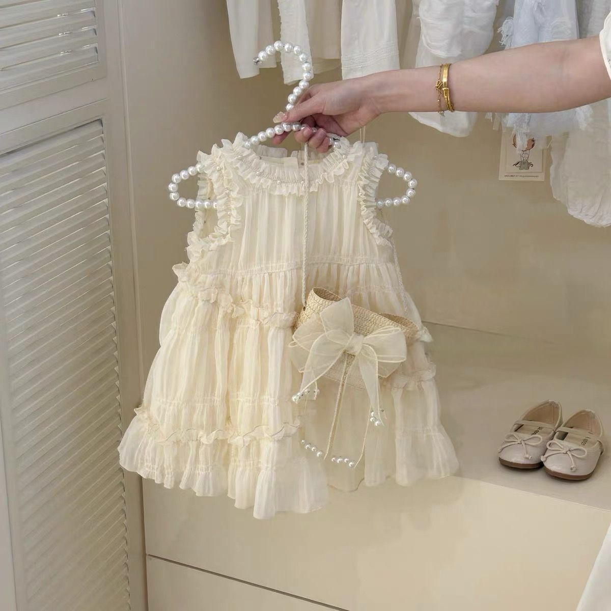 Vestido de Tul con Volantes y Bolso