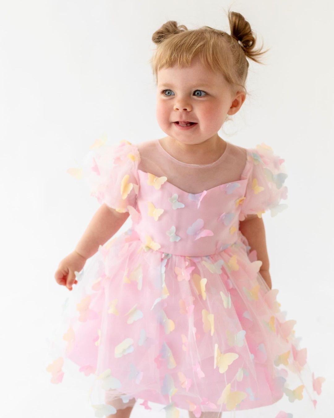 Vestido de Tul con Mariposas de Colores