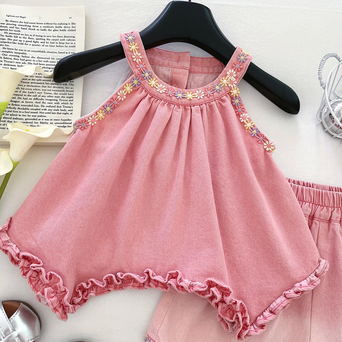 Conjunto vaquera para niña con estampado floral