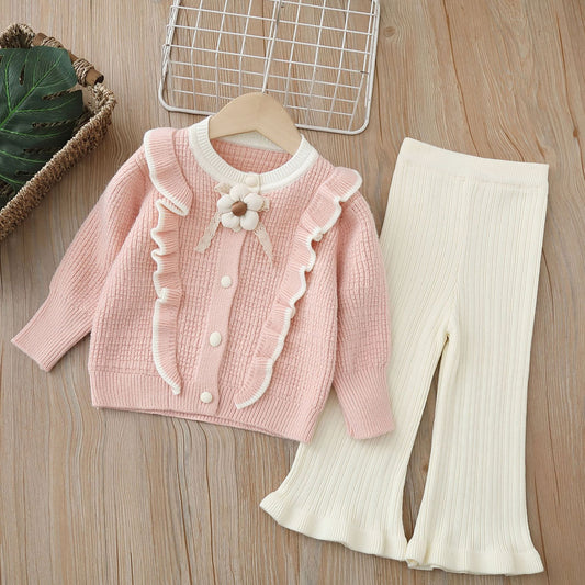 Conjunto de tejido infantil con flores