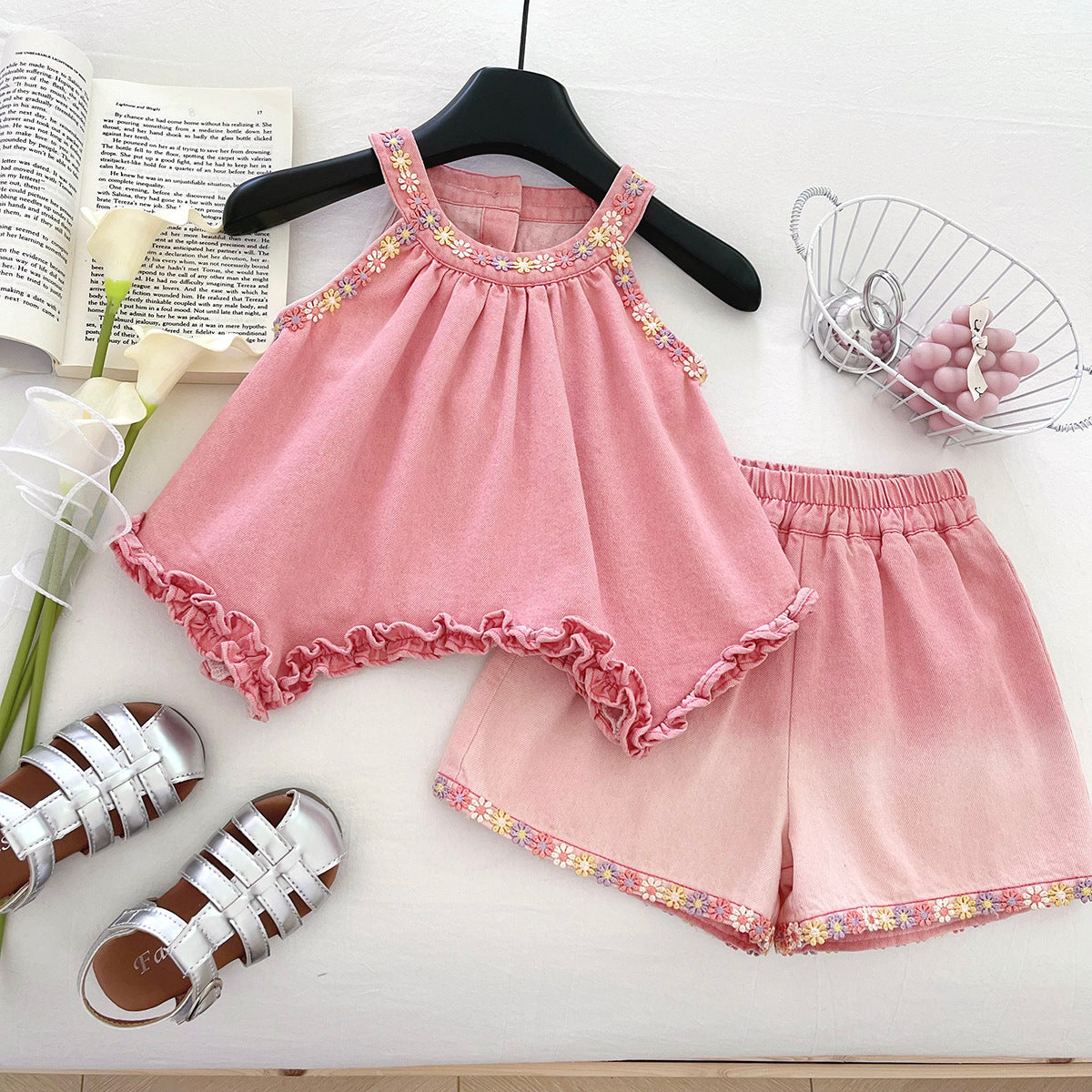Conjunto vaquera para niña con estampado floral