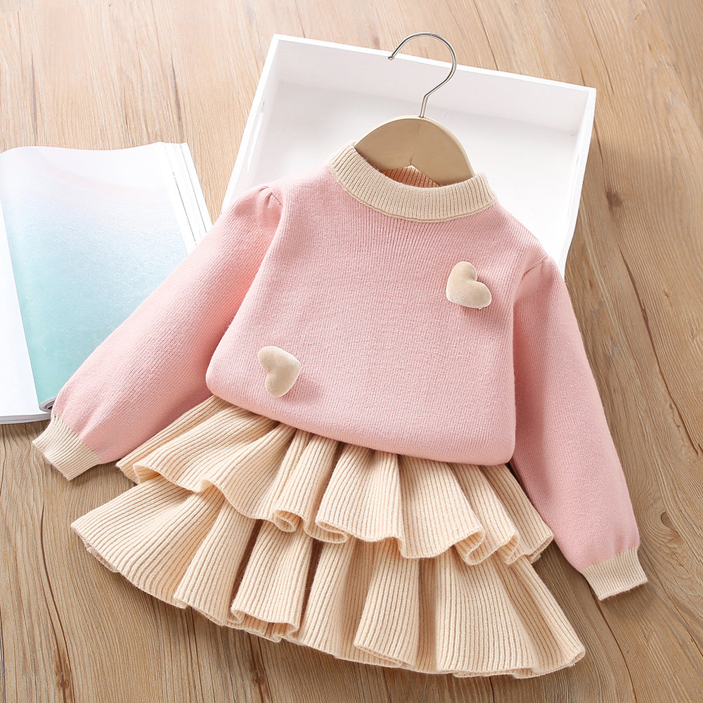 Conjunto de Niña con Corazones y Falda Plisada