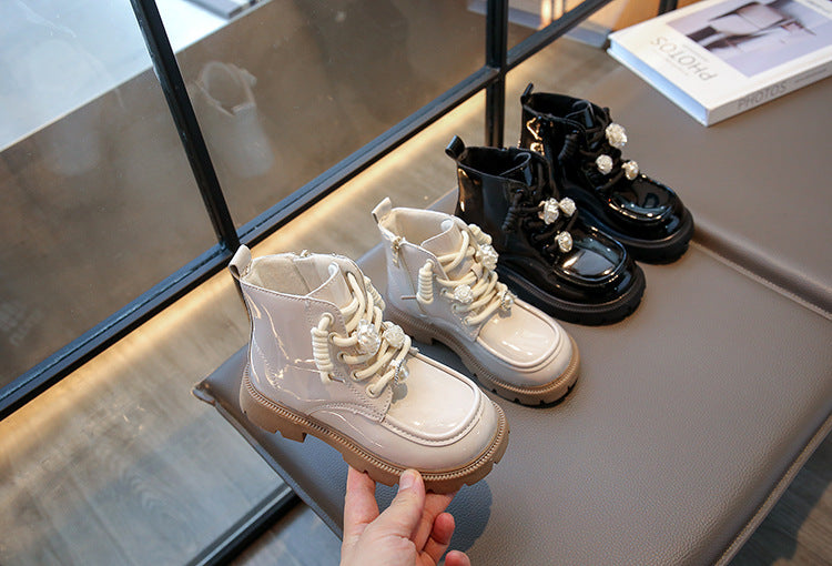 Botas de niña con broche de rosa