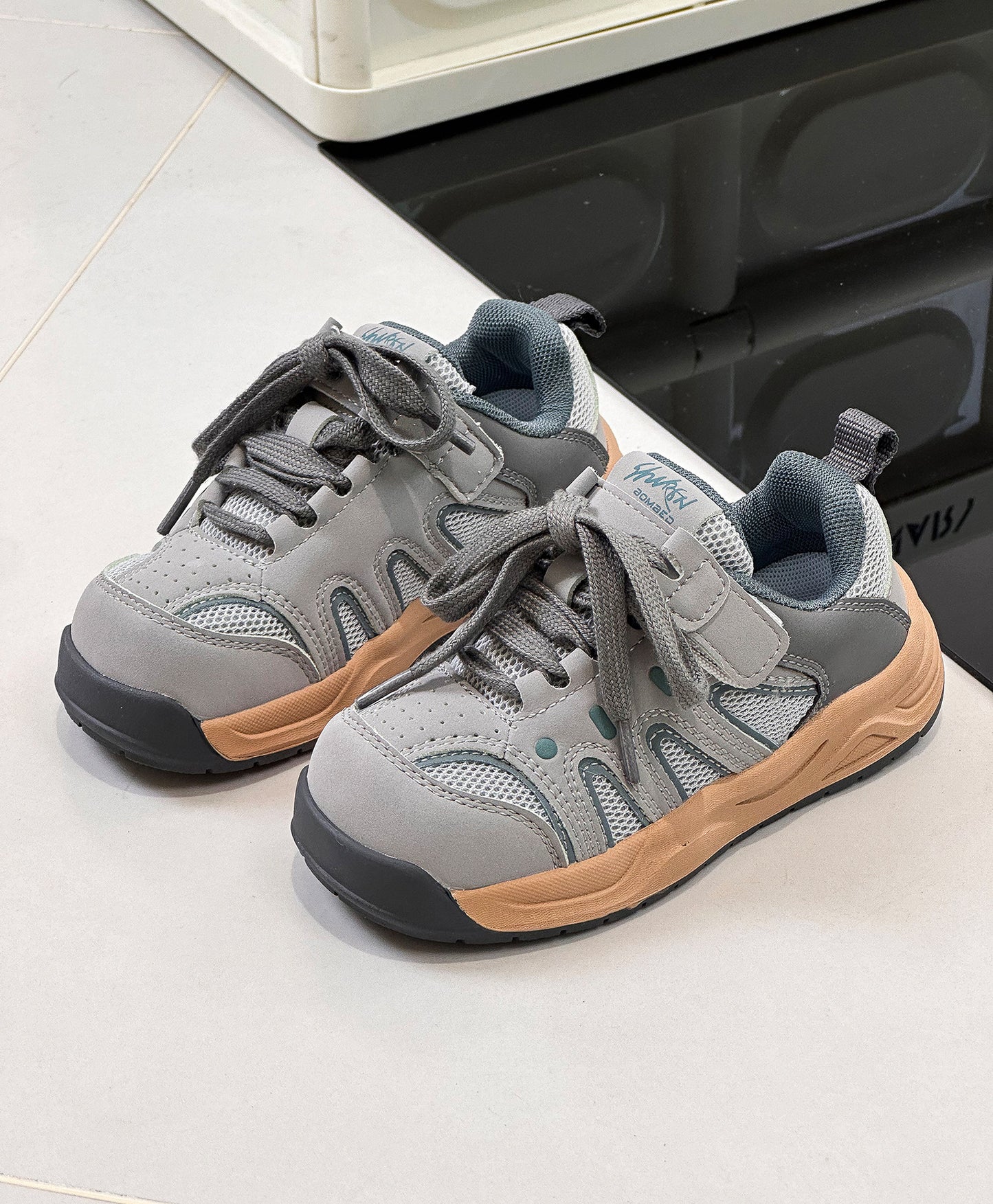 Zapatillas Deportivas Modernas con Cordones para Niños