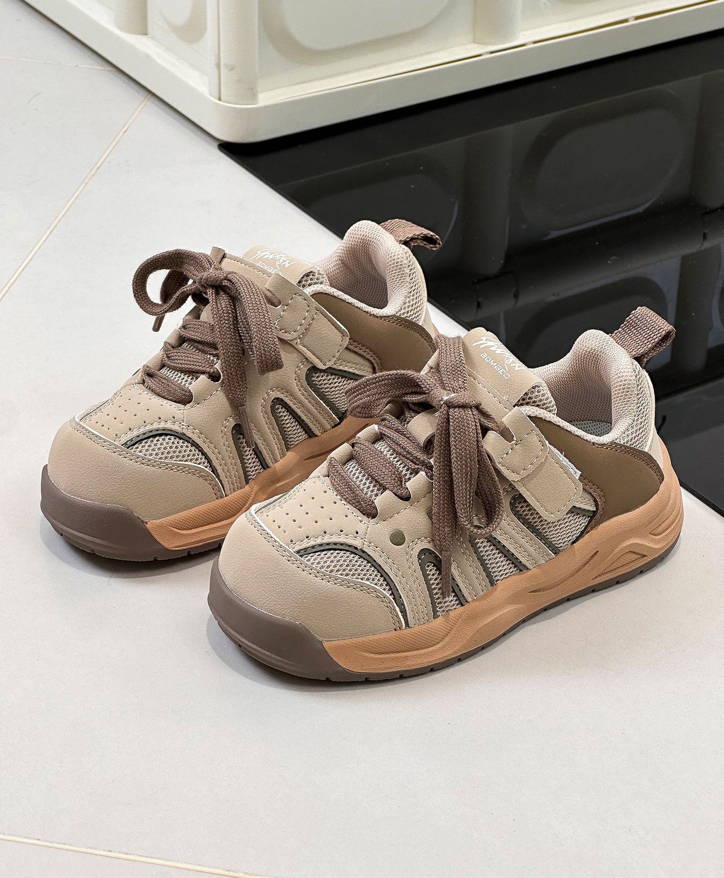 Zapatillas Deportivas Modernas con Cordones para Niños