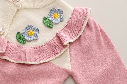 Conjunto Infantil de Tejido de Cuello Floral.