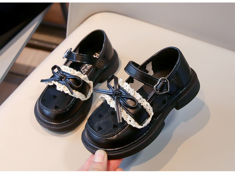 Zapatos de niña con lazo de amor