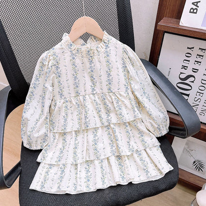 Conjunto infantil de flores y vaqueros