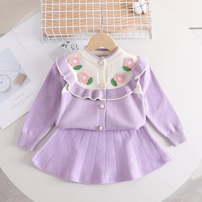Conjunto Infantil de Tejido de Cuello Floral.