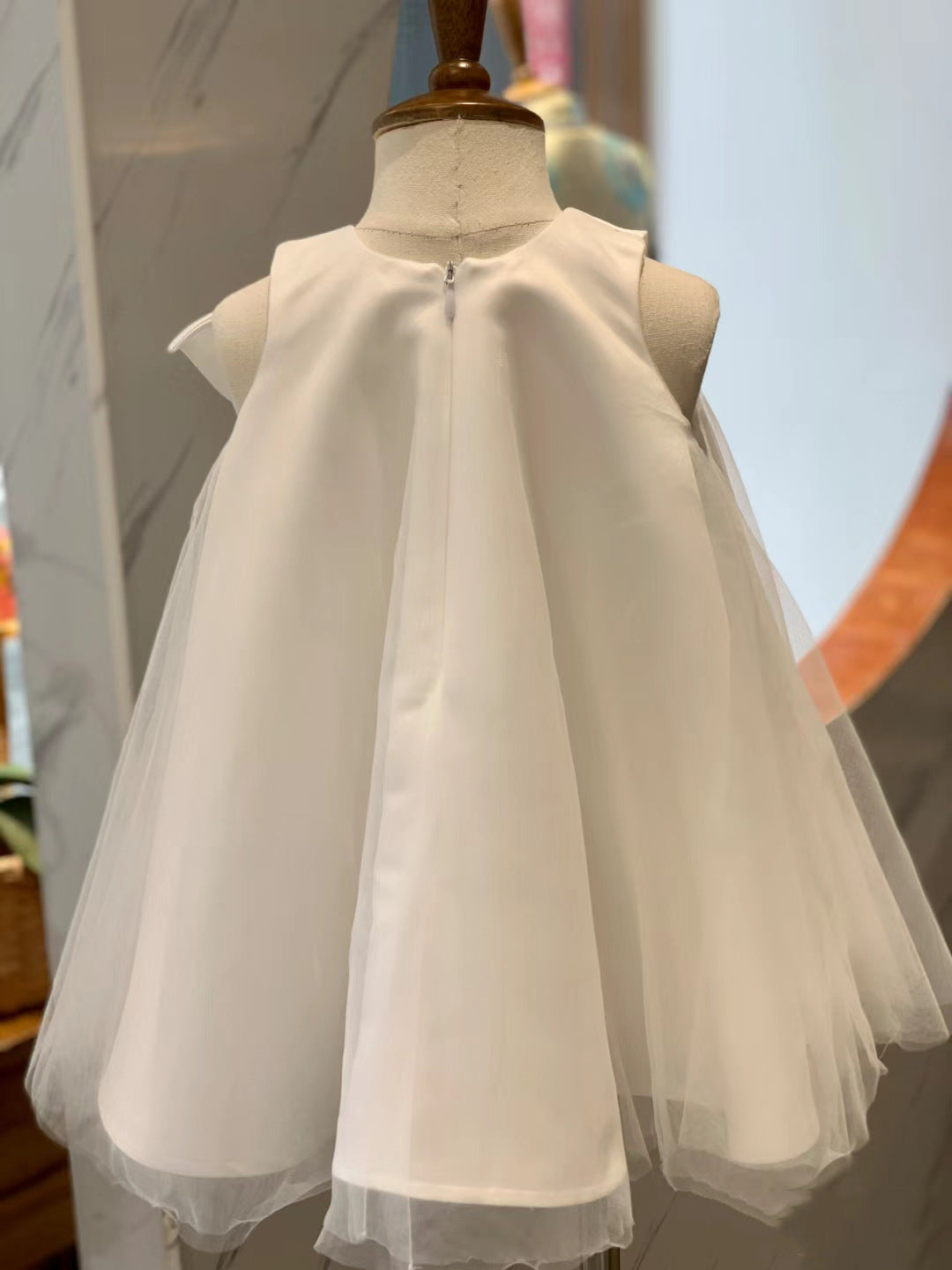 Vestido infantil con lazo