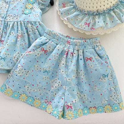 Conjunto de verano infantil con flores y lazo