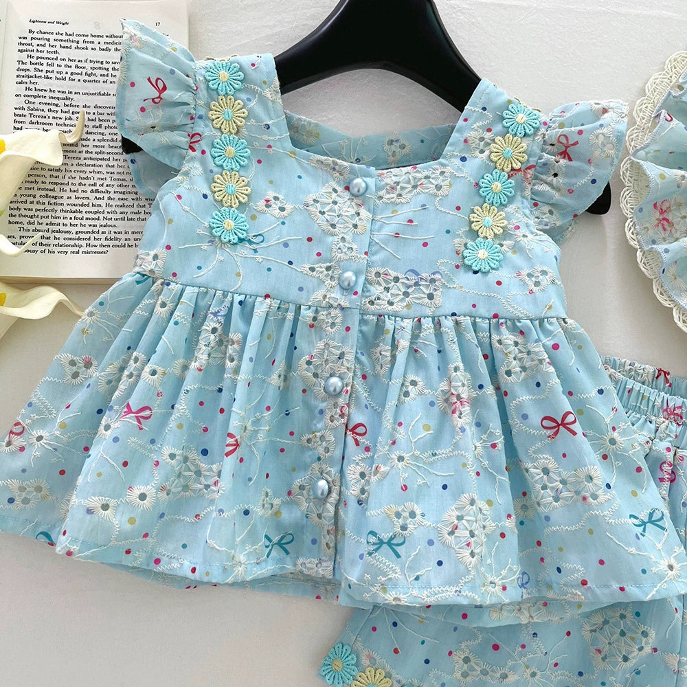 Conjunto de verano infantil con flores y lazo