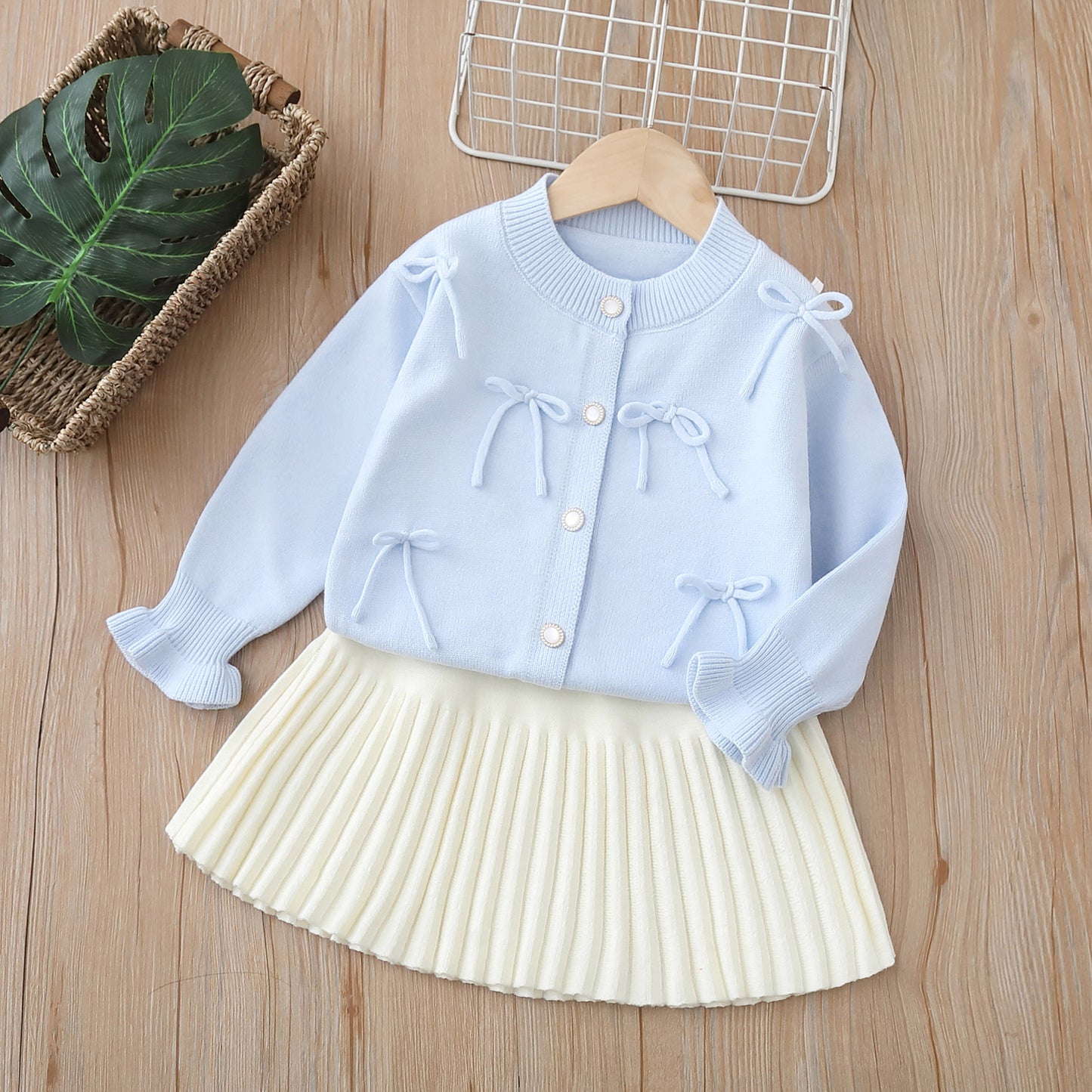 Conjunto de punto para niñas con lazos