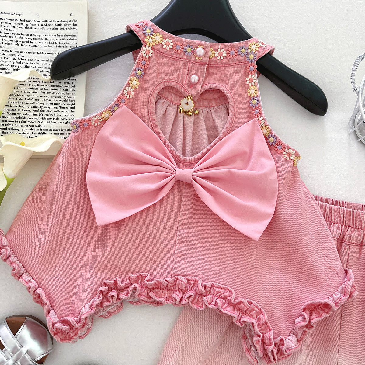 Conjunto vaquera para niña con estampado floral